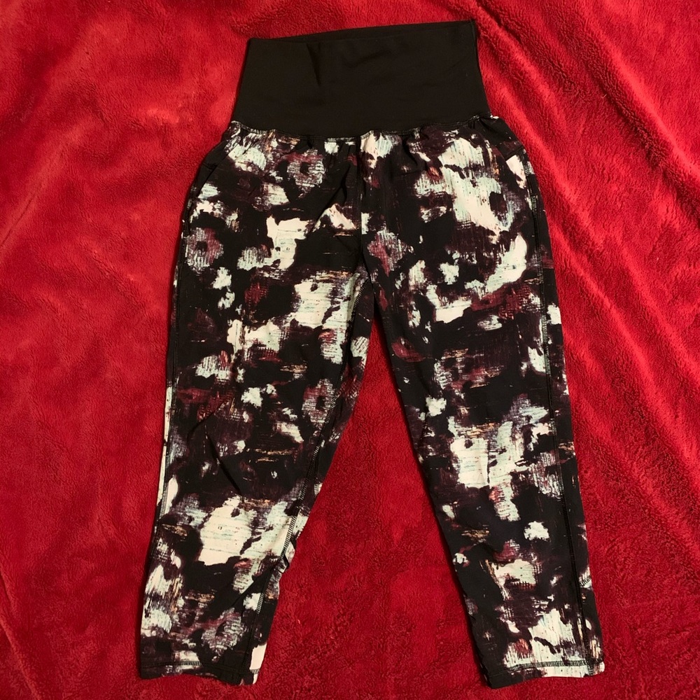 Lulumon Capris